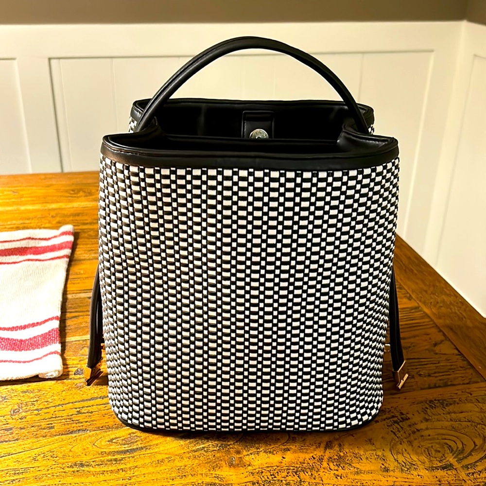 Samoe black and white bucket purse.  With side pocket.  Gold hardware